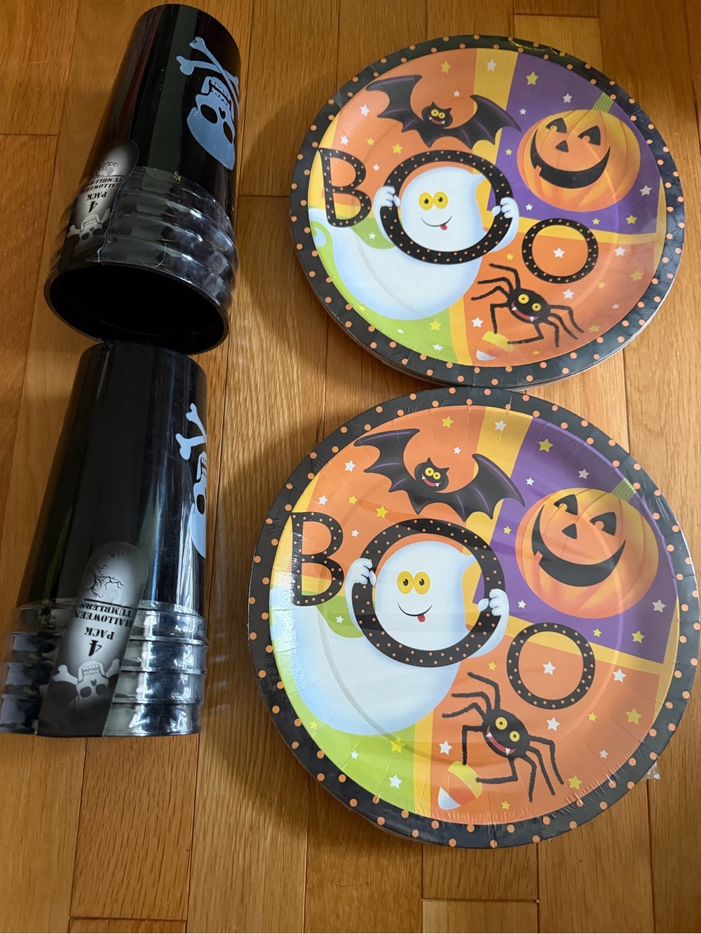 Halloween 20 Paper Plates & 2 pkgs of 4 Plastic Cups Party Set - NWT & wrapped
